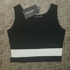 PRETTYLITTLETHING CROP TOP